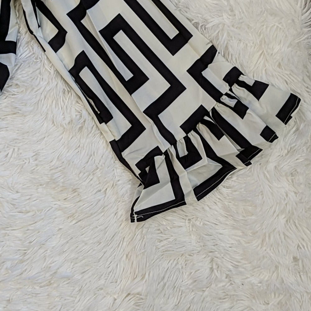‼️BOGO‼️🆕 Geometric Print Tie Blouse - Picture 6 of 7